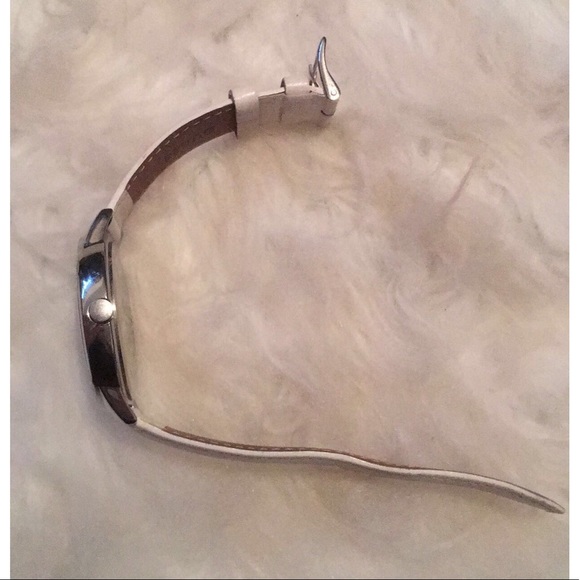 Women’s guess watch - Picture 5 of 6